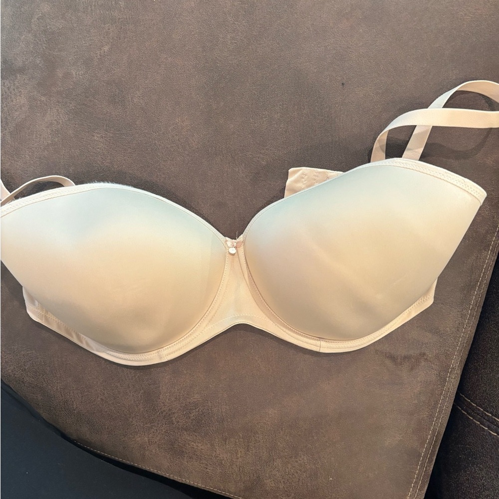 NWOT Elomi nude Full Coverage Bra with Molded Cups and Underwire. 34HH